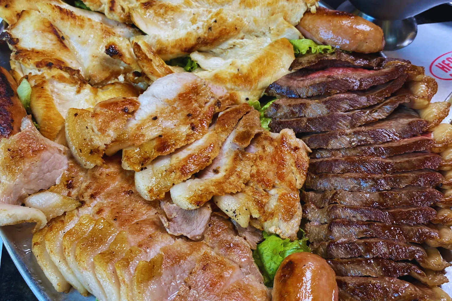 Hera's special barbecue with picanha on the hot plate, rice, farofa and fries