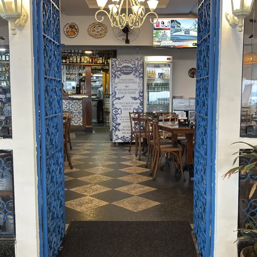 Entrance to Hera Bar e Botequim, with its chequered floor